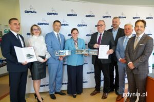 Umowy na nowe pojazdy we gdyńskiej flocie. 17 nowych autobusów i trolejbusów