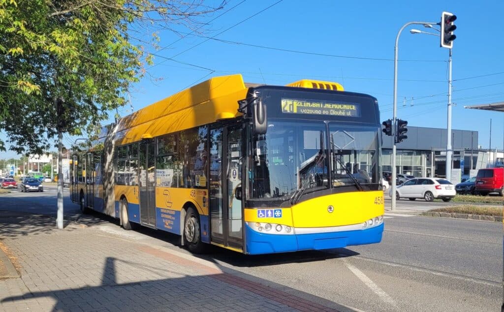 24 kwietnia 2025 r. podpisano trolejbusowy kontrakt pomiędzy firmą Škoda Electric z Pilzna a przewoźnikiem DSZO – Dopravní společnost Zlín – Otrokovice.