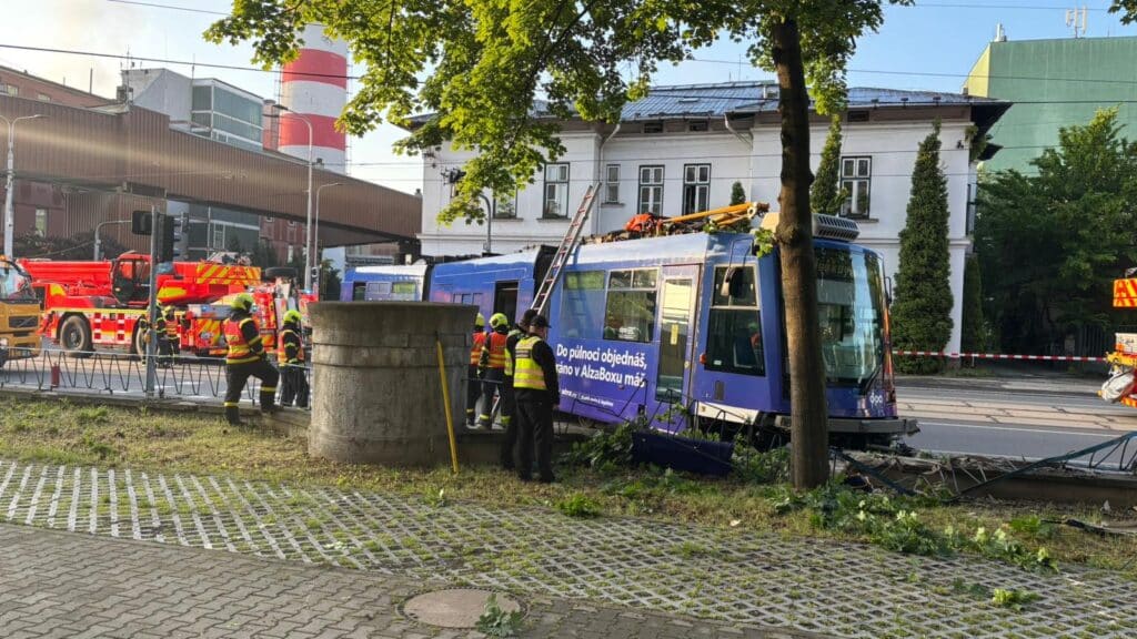 Wykolejenie tramwaju w Ostrawie źródło: X