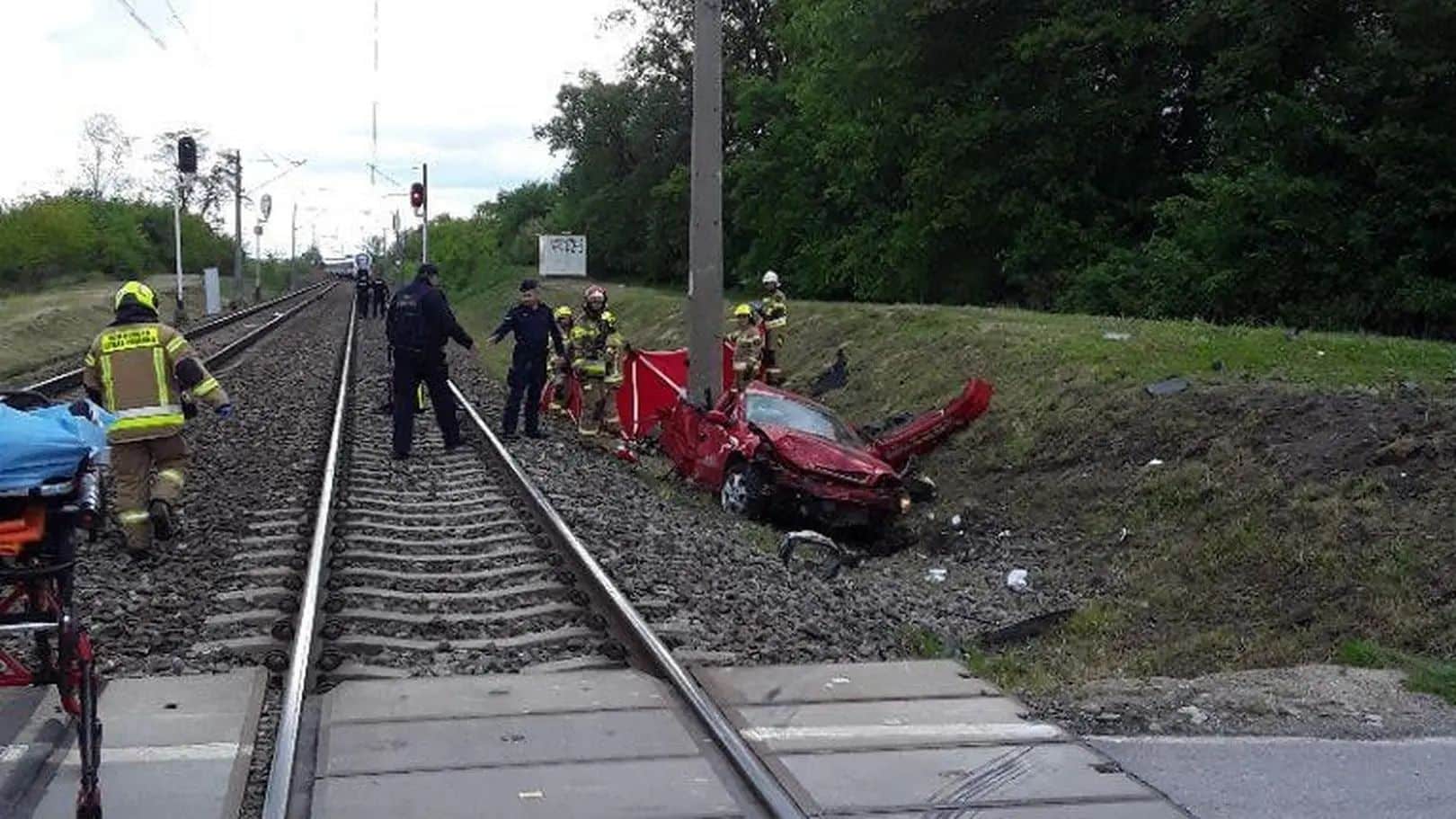 Inforail - Wypadek na przejeździe kolejowym w Raciborowicach. Jedna osoba nie żyje
