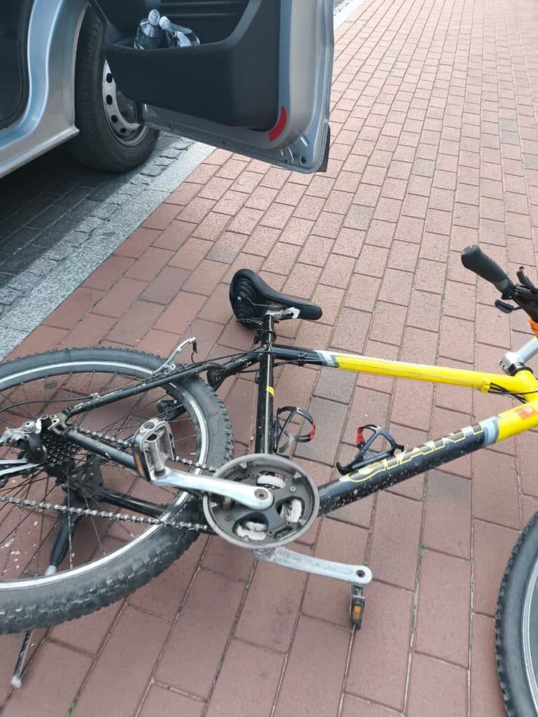 10 czerwca  w Bytowie, policjanci zatrzymali 30-letniego rowerzystę, który ukrywał narkotyki  – pod siodełkiem swojego roweru.