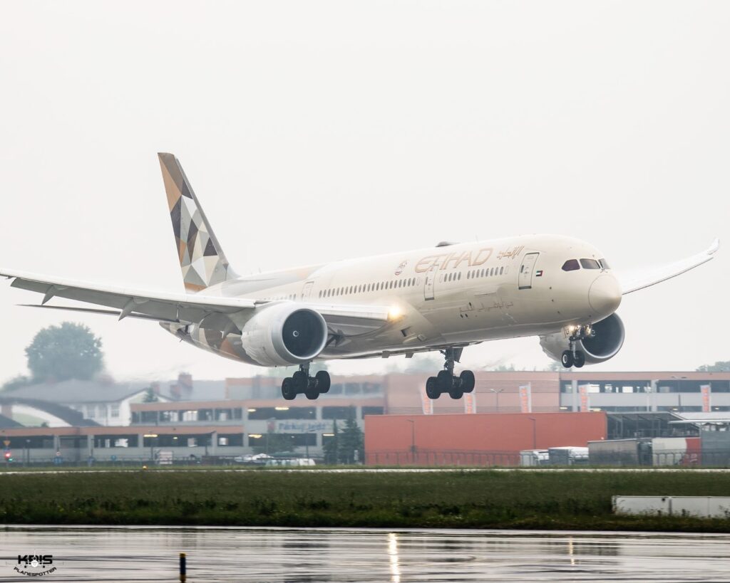 Etihad wchodzi do Polski: nowe połączenie Warszawa–Abu Dhabi już działa fot. lotnisko Chopina
