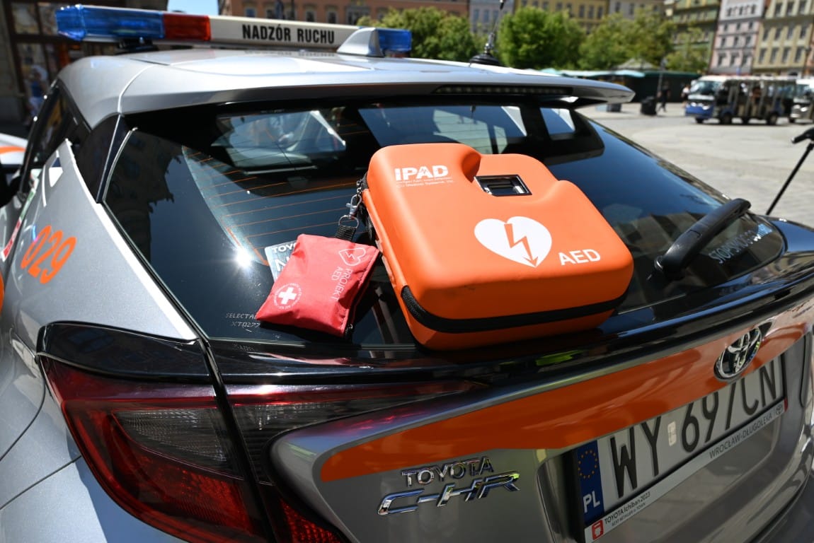 Infotrans - Wrocław stawia na defibrylatory AED. Trafią do autobusów, tramwajów i pojazdów MPK