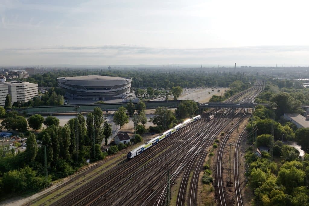 Chiński pociąg CRRC ZEMU przechodzi testy na Węgrzech foto: MAV