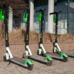 Miasta wprowadzają obostrzenia dotyczące korzystania z elektrycznych hulajnóg