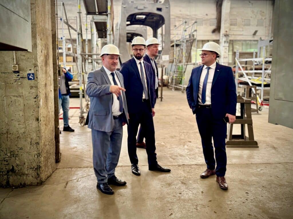 Koniec klasycznych ED72. PESA rozpoczęła modernizację składów Polregio foto: Polregio