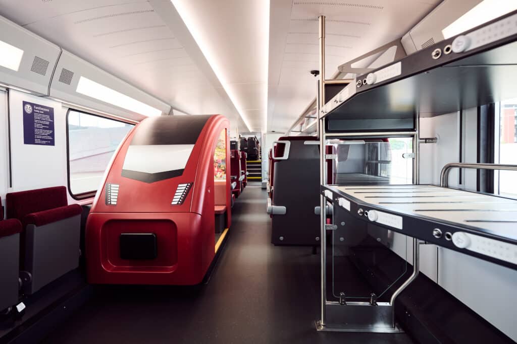 Stadler i ÖBB zaprezentowali nowy piętrowy pociąg dalekobieżny KISS foto: Stadler