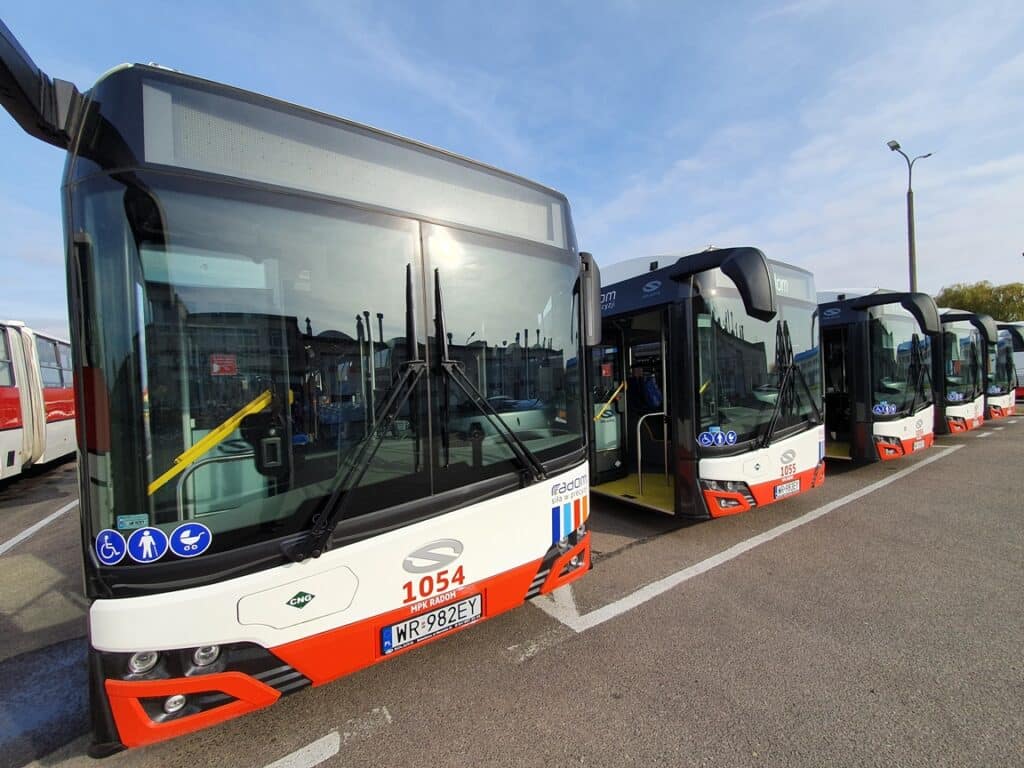MPK Radom też woli autobusy z szybą przednią dzieloną w pionie. Analiza SWZ
