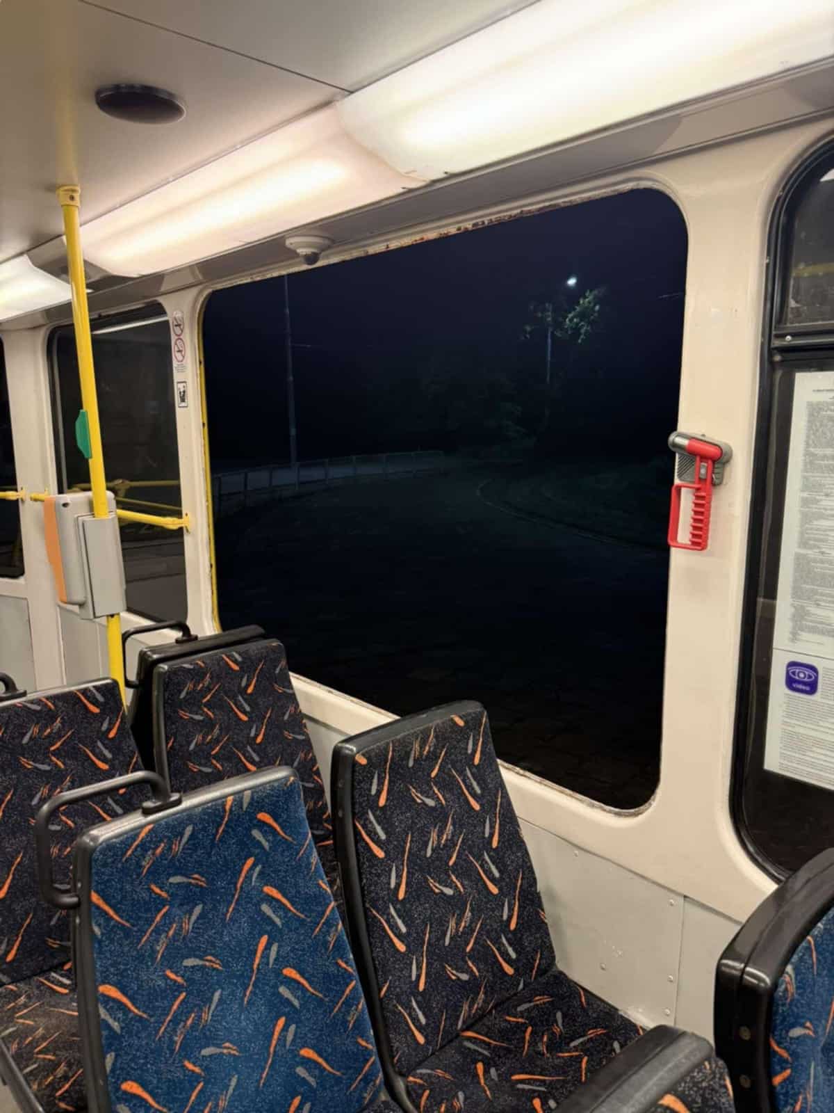 Infotram - Wybili szybę w wagonie Tramwajów Szczecińskich. Teraz szuka ich policja