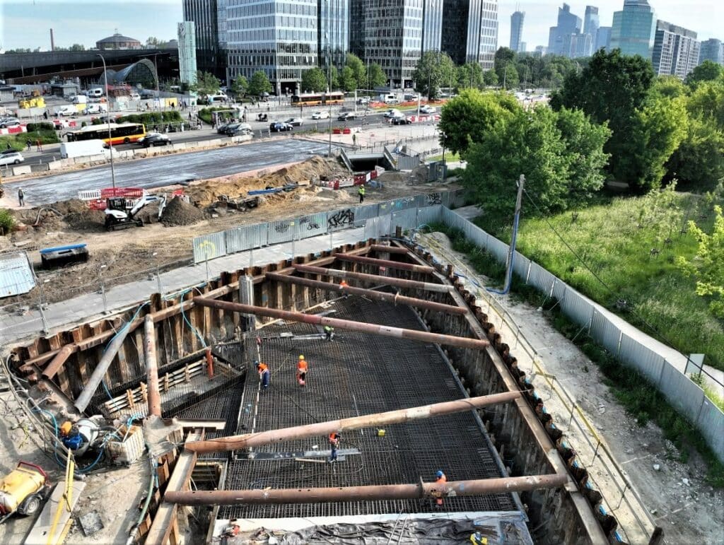 Gotowa jest konstrukcja pierwszego w Warszawie podziemnego przystanku tramwajowego foto: UM Warszawa