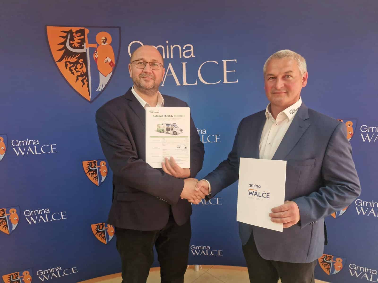 Infobus - Nowy minibus elektryczny dla Gminy Walce. Automet z umową