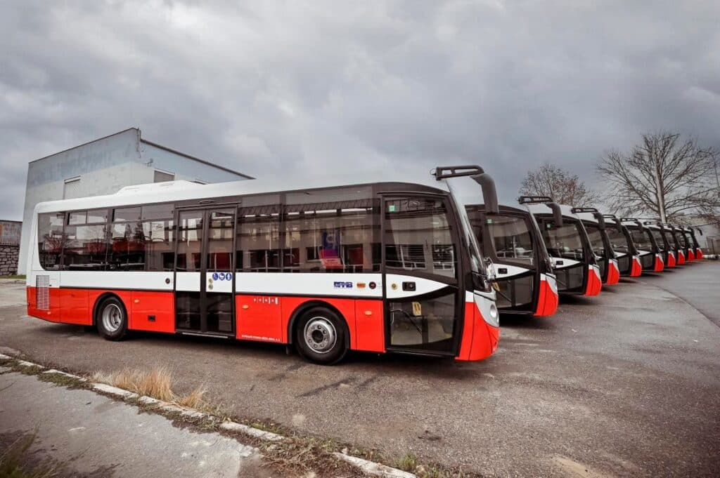 Brno inwestuje w transport publiczny – 37 przegubowych autobusów w przetargu / fot. DPMB