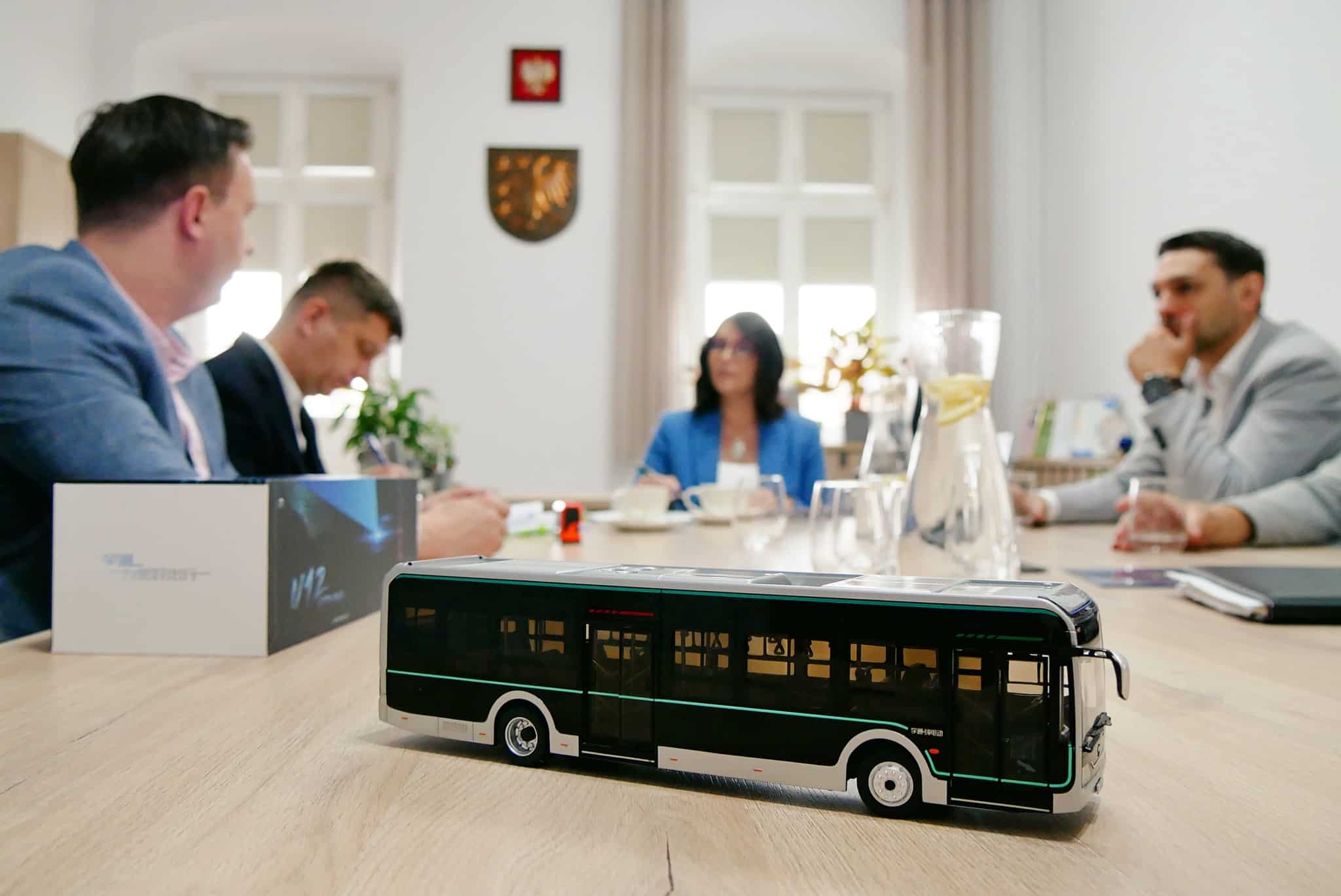 Infobus - Środa Śląska wybiera po raz pierwszy Yutonga. Umowa na dwa autobusy elektryczne