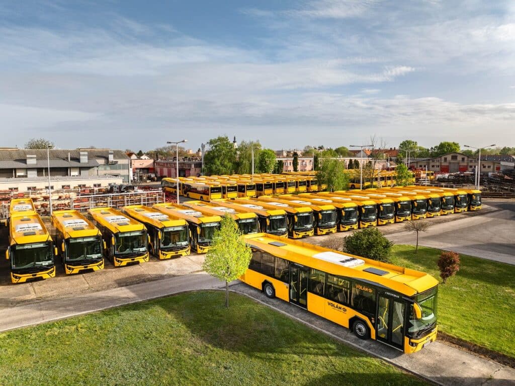Węgierski Credobus z nową dostawą: 131 Credobusów trafi do MÁV