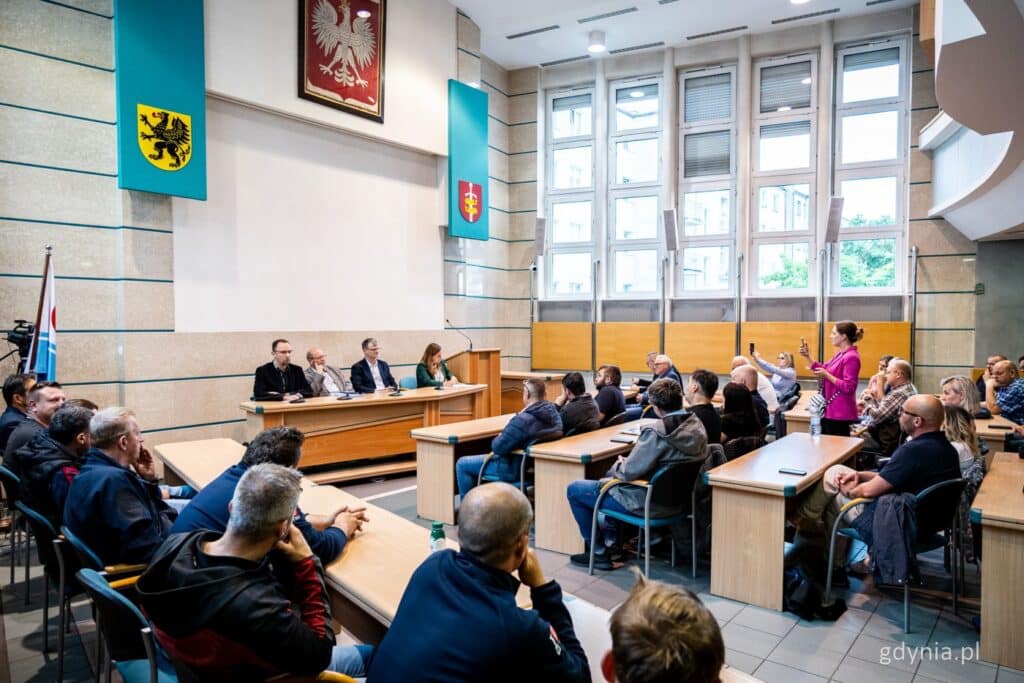 Gdynia: Władze miasta w kontakcie z kierowcami komunikacyjnych spółek (fot. Kamil Złoch)