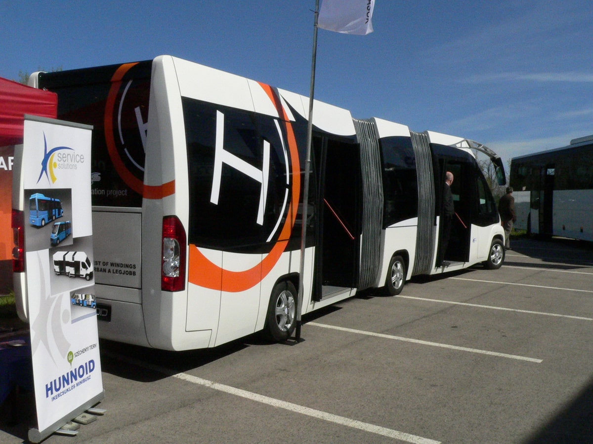Infobus - Węgierski projekt dwuprzegubowego MINI autobusu w zawieszeniu. Czy ma szanse na powrót?
