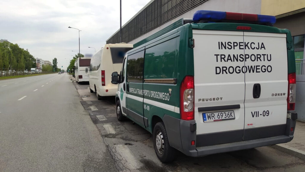 Warszawa: Kontrola autobusu przez ITD na Dworcu Wileńskim Seria naruszeń fot. WITD Radom 