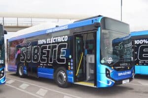 EMT Málaga świętuje 75-lecie i inwestuje w elektromobilność – 14 nowych autobusów elektrycznych Iveco