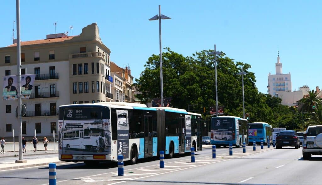 EMT Málaga 1949–2024 – od autobusu spalinowego do elektrycznego E-WAY- Miasto zmienia się – a EMT zmienia mobilność.