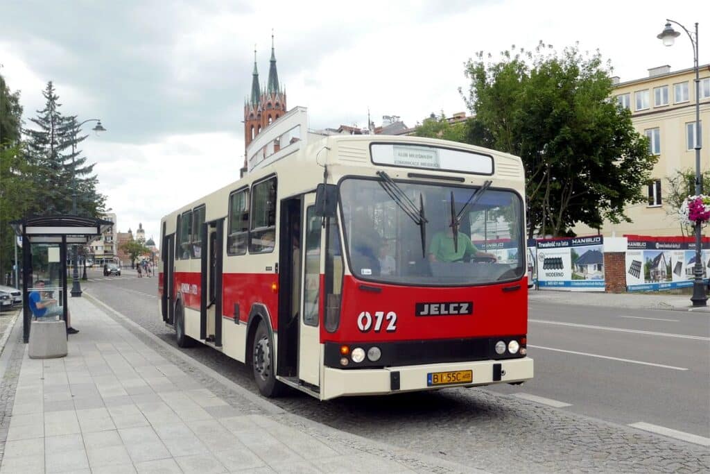 Białystok/ Turystyczne przejazdy po mieście zabytkowymi autobusami