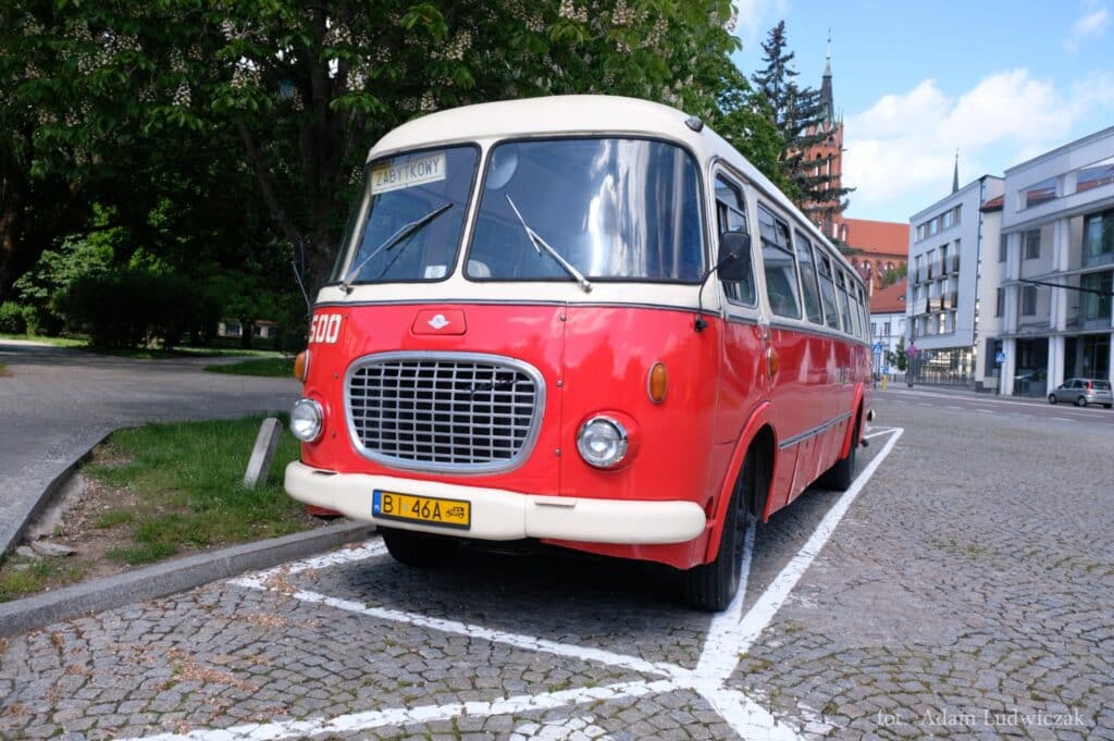Białystok/ Turystyczne przejazdy po mieście zabytkowymi autobusami
