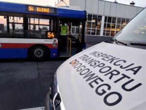 Inspekcja Transportu rogowe kontroluje autobusy