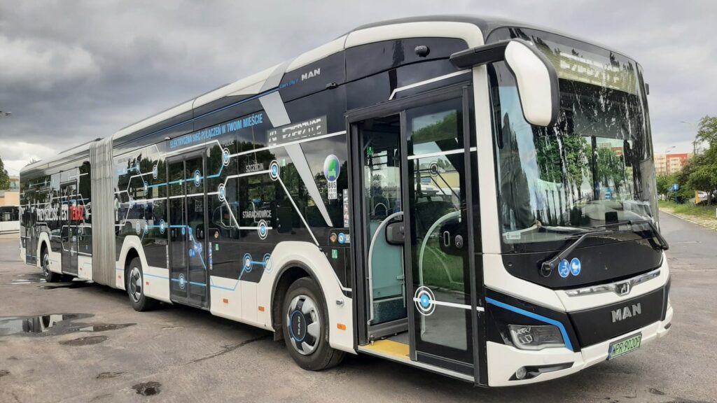 Zielony transport publiczny w ruchu: Solaris wodorowy we Wrocławiu, MAN elektryczny w Szczecinie