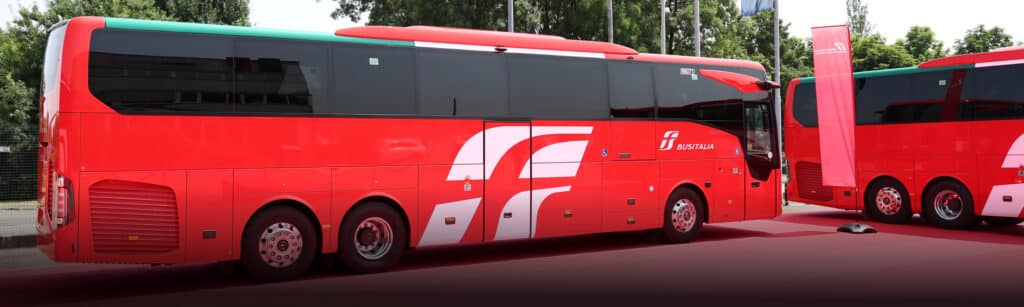 Rozpoczęcie przekazywania 111 autobusów Mercedes-Benz i Setra firmie Busitalia, w tym 80 pojazdów Mercedes-Benz Tourismo, 20 Tourismo M/3 i 11 Setra S 531 DT do końca 2025 r.