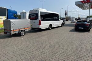 Pijany minibusem przewoził pasażerów i chciał przekupić policjantów