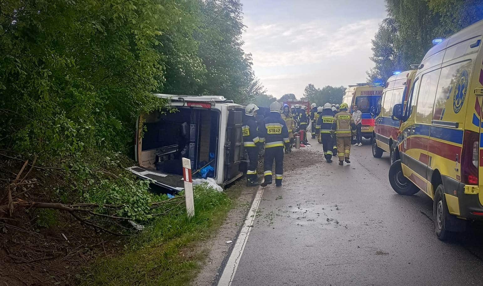 Infobus - Małopolskie: Wypadek minibusu w drodze z Lednicy. Sześcioro pasażerów rannych