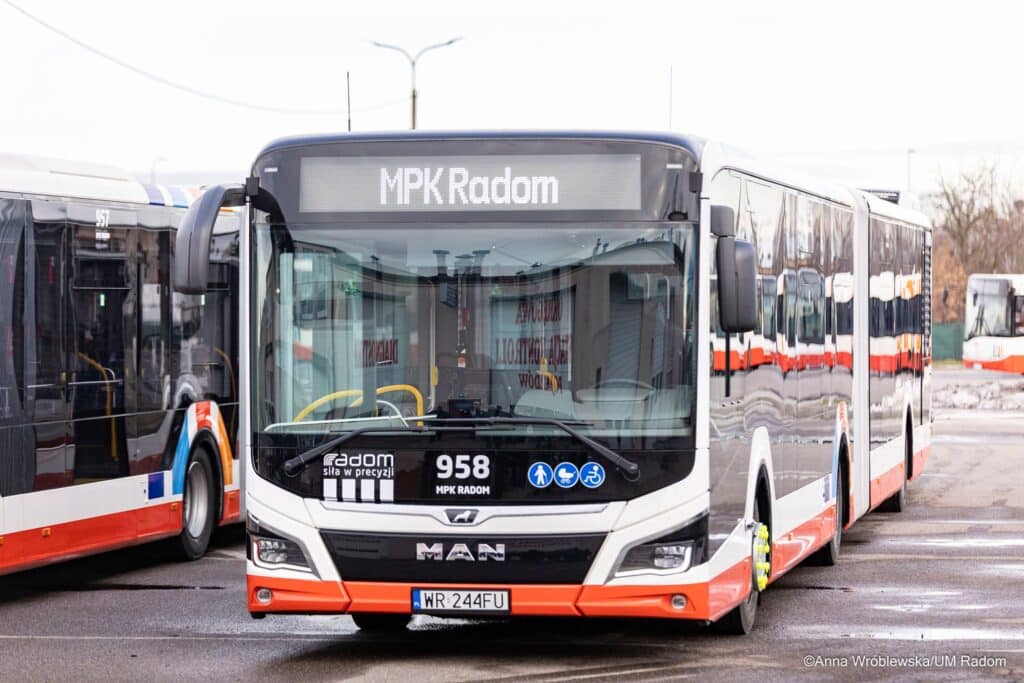 MPK Radom też woli autobusy z szybą przednią dzieloną w pionie. Analiza SWZ