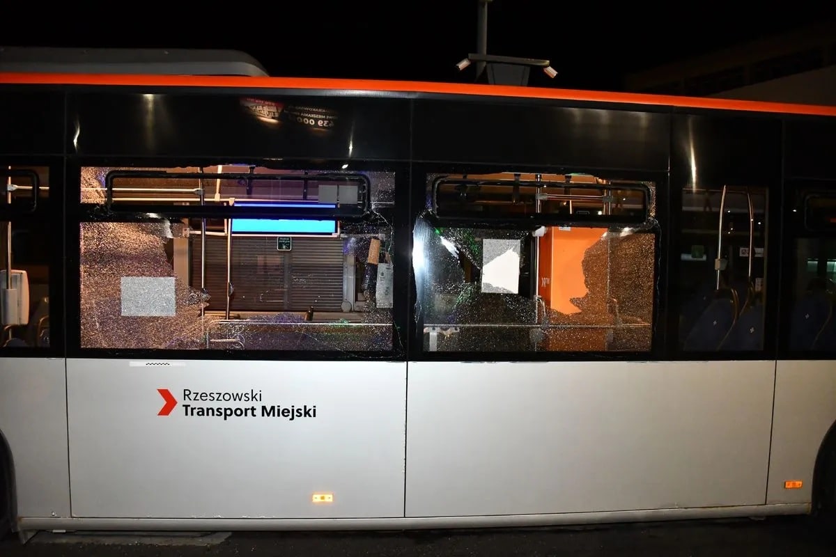 Infobus - Rzeszów: Zdewastował autobus przy użyciu młotka. MPK ze stratami na 50 tys. zł