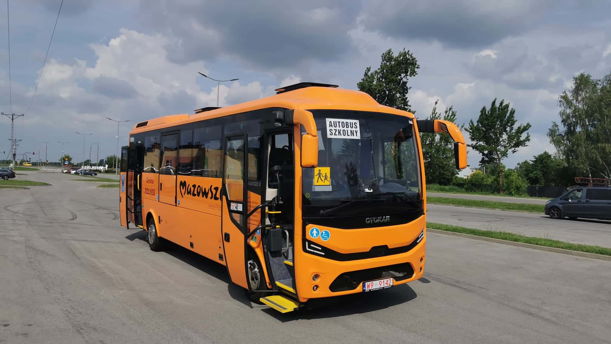 Infobus - Wolanów otworzył oferty na autobus szkolny. Jedna firma, jedna propozycja