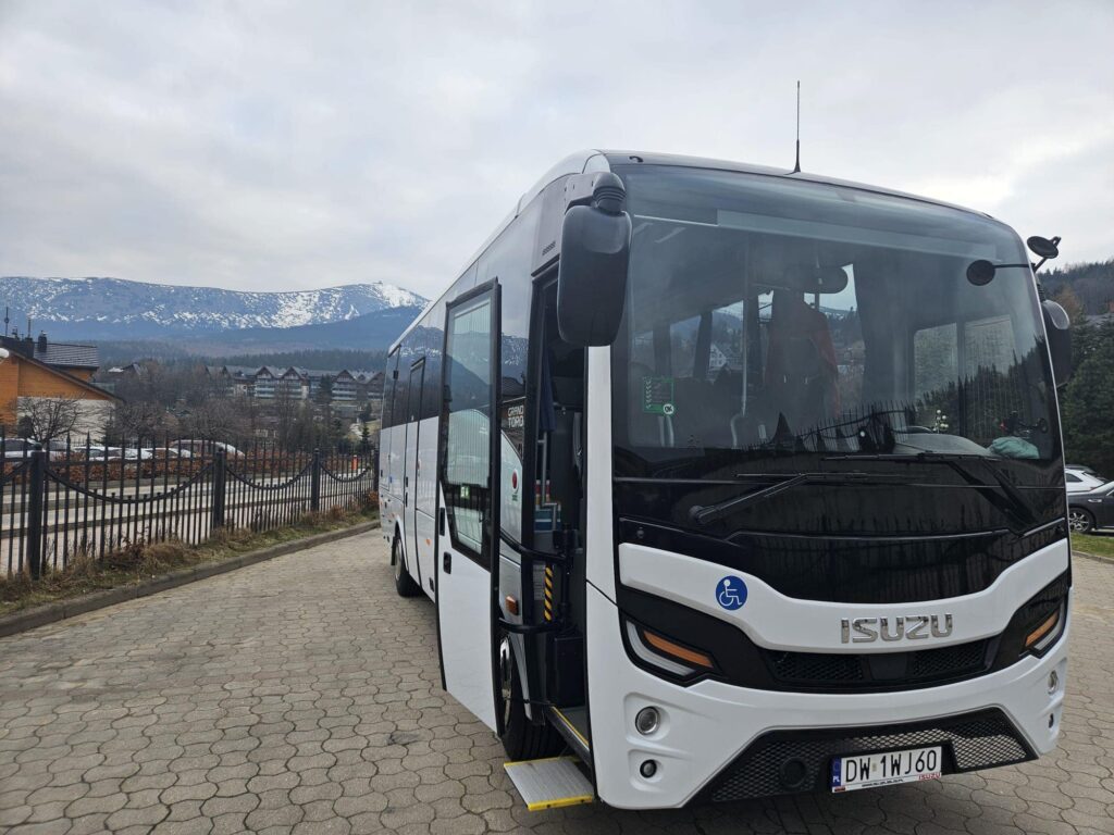 Jakich autobusów międzymiastowych oczekuje PKS Kamienna Góra? Analiza SWZ