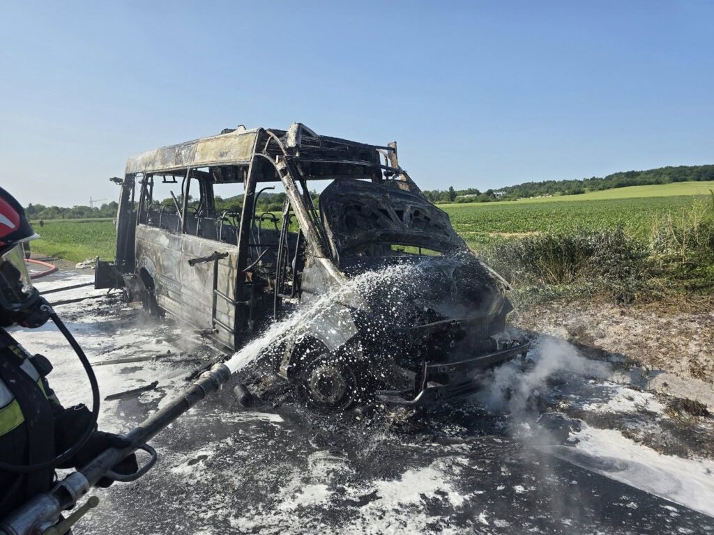 Dolny Śląsk: Pożar autobusu na trasie Strzegom-Morawa / fot. OSP Strzegom