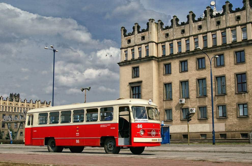Zabytkowe autobusy na ulicach Skawiny – pół wieku komunikacji miejskiej