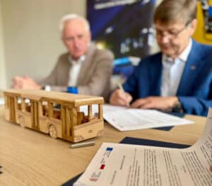 Leszno podpisało umowę z firmą Solaris Bus & Coach na dostawę 7 autobusów elektrycznych oraz 4 dwustanowiskowych ładowarek dla MZK Leszno
