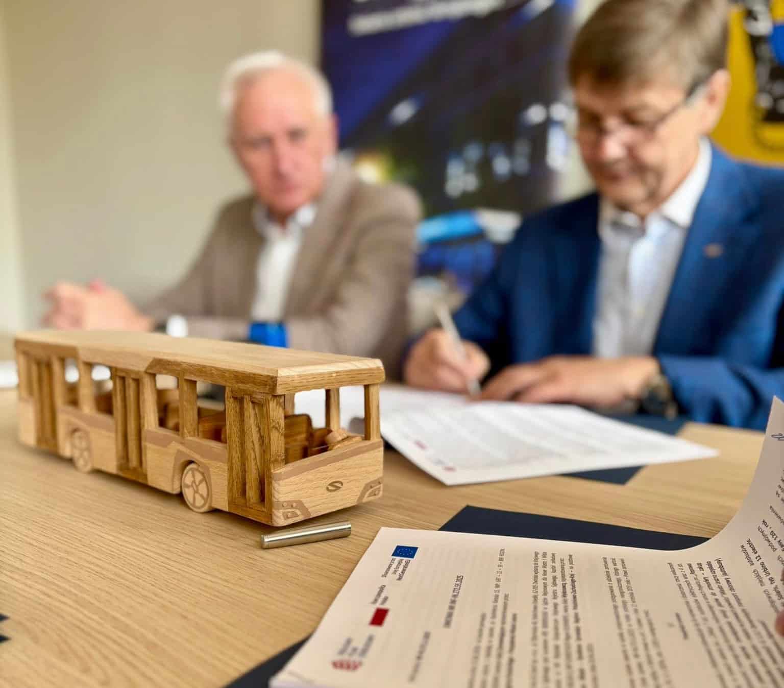 Infobus - Leszno ma umowę z Solarisem na siedem autobusów elektrycznych i ładowarki dla MZK