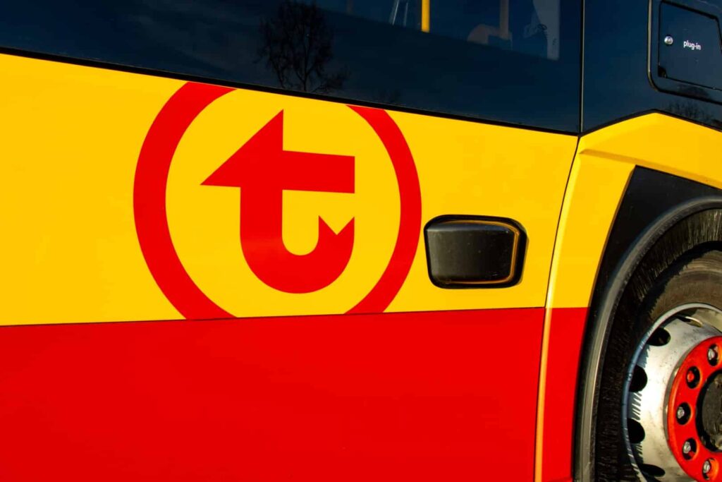 Warszawa: Otwarcie ofert na 50 elektrobusów. Czy kontrakt znów trafi do Solarisa?
