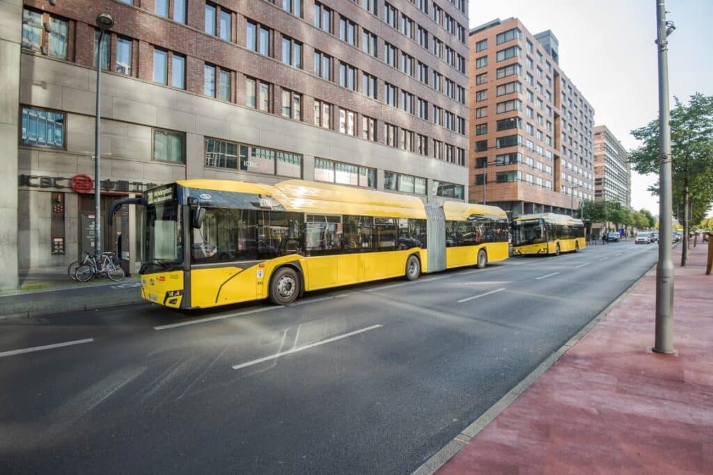 BVG ponownie zamawia e-busy. 270 przegubowych Solarisów!