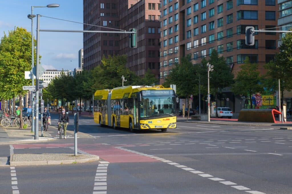 BVG ponownie zamawia e-busy. 270 przegubowych Solarisów!