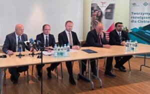 Umowa pomiędzy PKS w Rzeszowie a firmą GZOG ENERGY Sp. z Bytomia dt. projektowania i budowy stacji tankowania wodorem autobusów na terenie zajezdni PKS w Rzeszowie przy Alei Wyzwolenia.