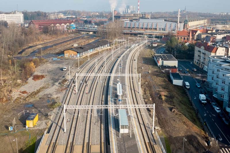 Przywrócono ruch pociągów Kolei Śląskich pod estakadą w Chorzowie. Pod nadzorem