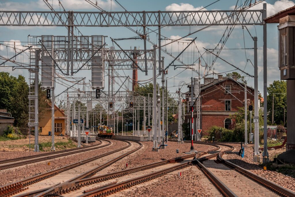 Polskie Linie Kolejowe S.A. modernizują infrastrukturę kolejową dzięki środkom z Krajowego Planu Odbudowy foto: PKP PLK