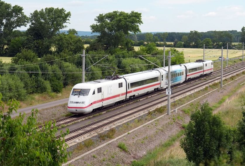 ICE osiąga 405 km/h. Rekord prędkości i nowe perspektywy dla kolei dużych prędkości foto: DB