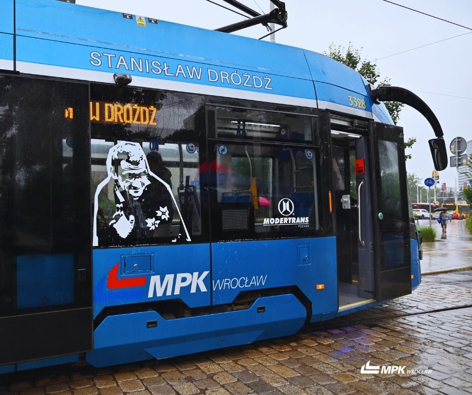 MPK Wrocław nadało imię Stanisława Dróżdża tramwajowi. Hołd dla poety konkretu foto: MPK Wrocław