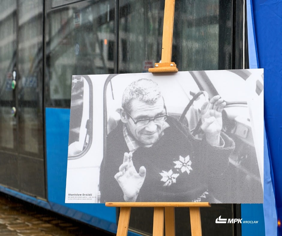 MPK Wrocław nadało imię Stanisława Dróżdża tramwajowi. Hołd dla poety konkretu foto: MPK Wrocław