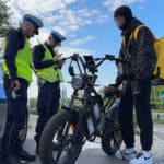 Policjanci stołecznej „drogówki” kontrolowali pojazdy z napędem elektrycznym o wyglądzie roweru.