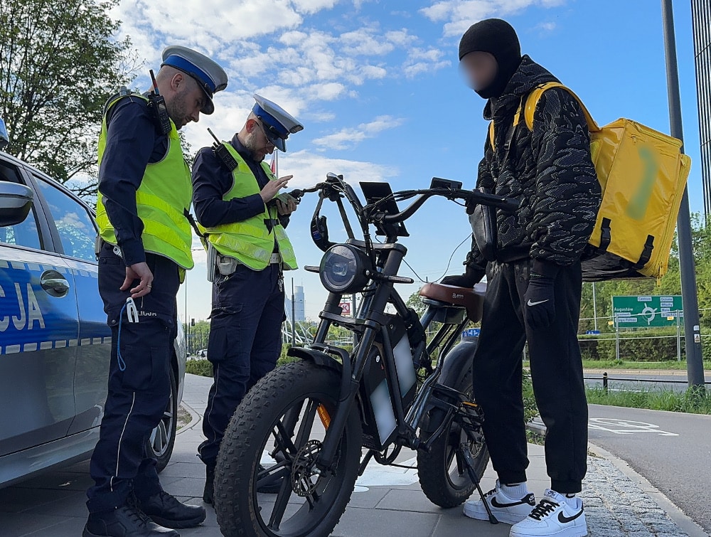 Pseudo rowery z manetką gazu jako zagrożenie dla miejskiego transportu rowerowego