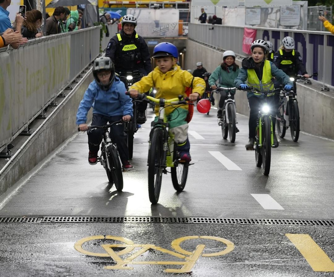 Infobike - Zamiast aut – rowery. Zurych otworzył tunel dla cyklistów pod dworcem kolejowym